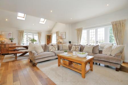 4 bedroom Detached house for sale in Leicester Road, Ashby-De-La-Zouch, LE65