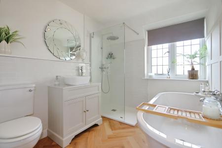 4 bedroom Detached house for sale in Leicester Road, Ashby-De-La-Zouch, LE65