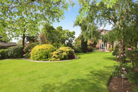 4 bedroom Detached house for sale in Leicester Road, Ashby-De-La-Zouch, LE65