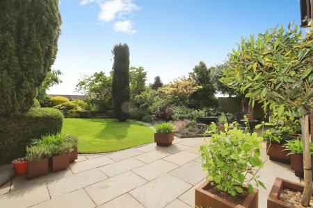4 bedroom Detached house for sale in Leicester Road, Ashby-De-La-Zouch, LE65