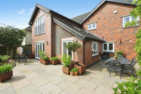 4 bedroom Detached house for sale in Leicester Road, Ashby-De-La-Zouch, LE65