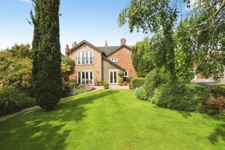 4 bedroom Detached house for sale in Leicester Road, Ashby-De-La-Zouch, LE65