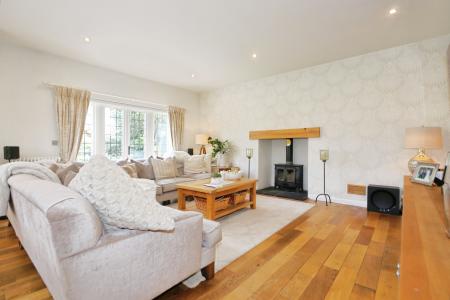 4 bedroom Detached house for sale in Leicester Road, Ashby-De-La-Zouch, LE65