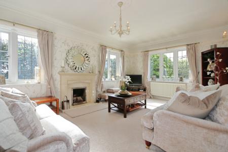 4 bedroom Detached house for sale in Leicester Road, Ashby-De-La-Zouch, LE65