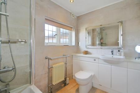 4 bedroom Detached house for sale in Leicester Road, Ashby-De-La-Zouch, LE65