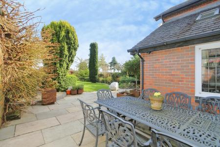 4 bedroom Detached house for sale in Leicester Road, Ashby-De-La-Zouch, LE65