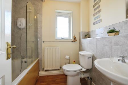 4 bedroom Detached house for sale in Beehive Avenue, Moira, DE12