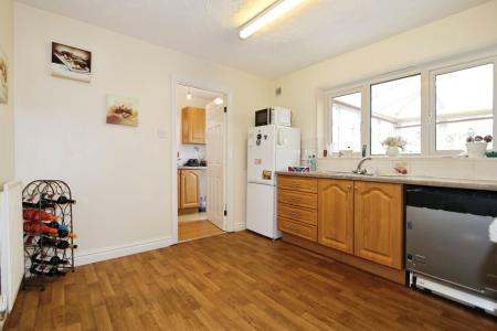 4 bedroom Detached house for sale in Beehive Avenue, Moira, DE12