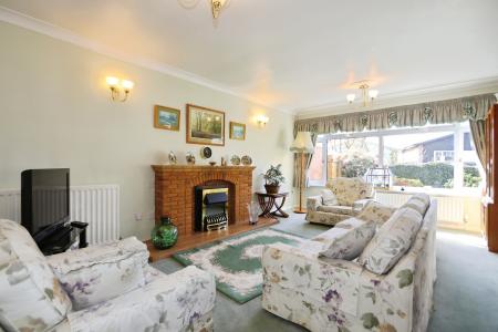 4 bedroom Detached house for sale in Chiltern Rise, Ashby, Ashby-De-La-Zouch, LE65