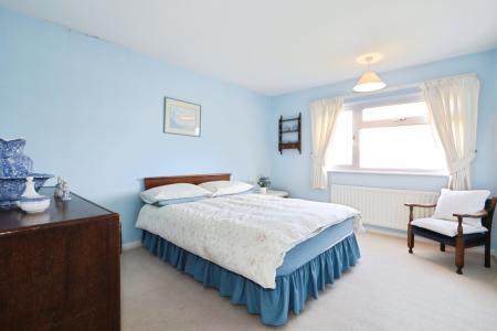 4 bedroom Detached house for sale in Chiltern Rise, Ashby, Ashby-De-La-Zouch, LE65