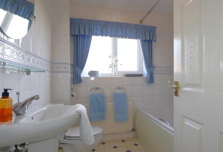 4 bedroom Detached house for sale in Chiltern Rise, Ashby, Ashby-De-La-Zouch, LE65