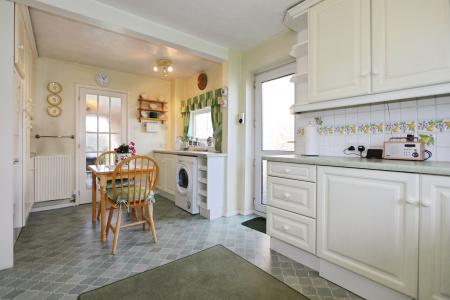 4 bedroom Detached house for sale in Chiltern Rise, Ashby, Ashby-De-La-Zouch, LE65