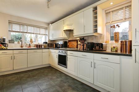 3 bedroom Detached house for sale in Brick Kiln Croft, Measham, DE12
