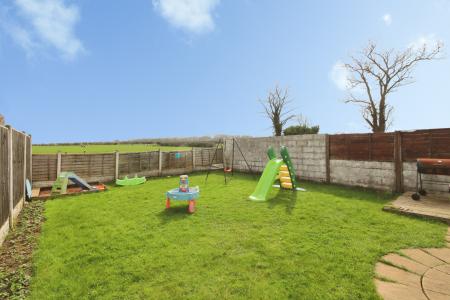 3 bedroom Semi-detached house for sale in Shellbrook Close, Shellbrook, LE65