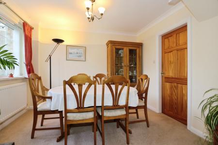 4 bedroom Detached house for sale in Oakham Grove, Ashby-De-La-Zouch, LE65