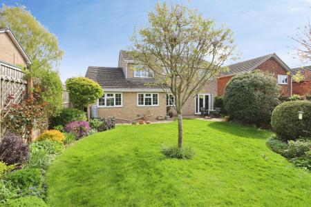 4 bedroom Detached house for sale in Oakham Grove, Ashby-De-La-Zouch, LE65