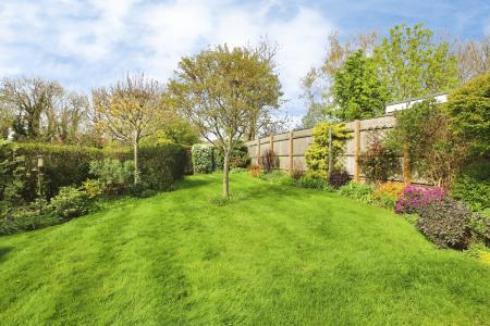 4 bedroom Detached house for sale in Oakham Grove, Ashby-De-La-Zouch, LE65