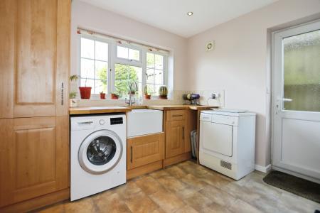 4 bedroom Detached house for sale in Oakham Grove, Ashby-De-La-Zouch, LE65