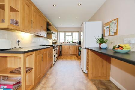 4 bedroom Detached house for sale in Oakham Grove, Ashby-De-La-Zouch, LE65