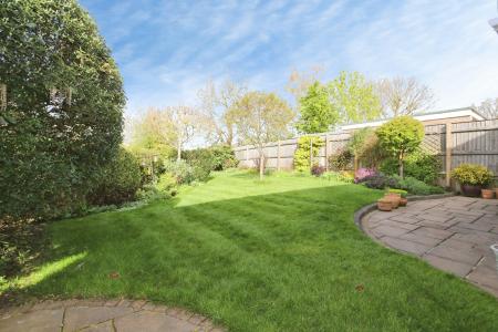 4 bedroom Detached house for sale in Oakham Grove, Ashby-De-La-Zouch, LE65