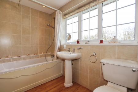 4 bedroom Detached house for sale in Oakham Grove, Ashby-De-La-Zouch, LE65