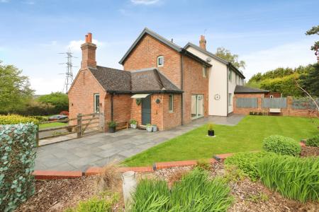 3 bedroom Semi-detached house for sale in Station Road, Melbourne, DE73