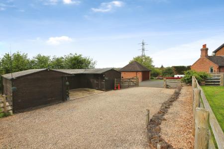 3 bedroom Semi-detached house for sale in Station Road, Melbourne, DE73