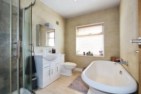 4 bedroom Detached house for sale in Atherstone Road, Measham, DE12