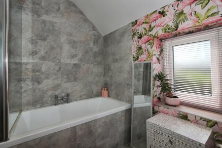 4 bedroom Detached house for sale in Hall Farm Close, Packington, LE65