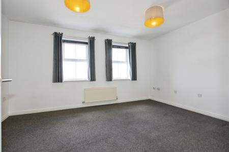 2 bedroom Flat for sale in Oak Crescent, Ashby-De-La-Zouch, LE65