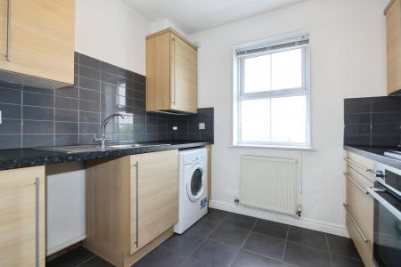 2 bedroom Flat for sale in Oak Crescent, Ashby-De-La-Zouch, LE65