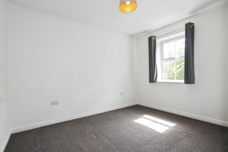 2 bedroom Flat for sale in Oak Crescent, Ashby-De-La-Zouch, LE65