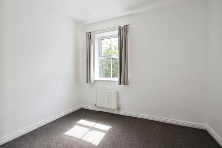 2 bedroom Flat for sale in Oak Crescent, Ashby-De-La-Zouch, LE65