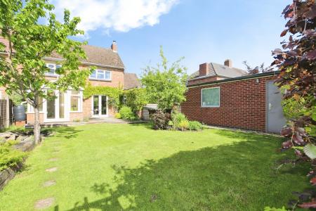 2 bedroom Semi-detached house for sale in Atkinson Road, Ashby-De-La-Zouch, LE65