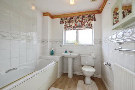 4 bedroom Detached house for sale in Hailebury Avenue, Ashby, Ashby-De-La-Zouch, LE65