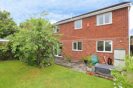4 bedroom Detached house for sale in Locksley Close, Ashby-De-La-Zouch, LE65
