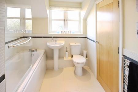2 bedroom Flat for sale in Brooks Close, Donisthorpe, DE12
