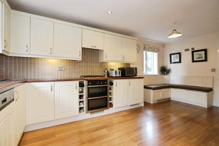 4 bedroom Detached house for sale in Drew Court, Ashby-De-La-Zouch, LE65