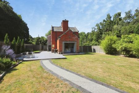 3 bedroom Detached house for sale in Derby Road, Stanton-By-Bridge, DE73