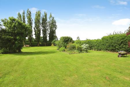 4 bedroom Detached house for sale in Leicester Road, Ashby-De-La-Zouch, LE65