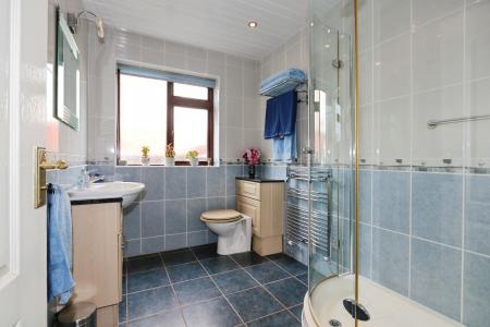 4 bedroom Detached house for sale in Leicester Road, Ashby-De-La-Zouch, LE65
