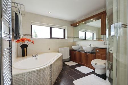 4 bedroom Detached house for sale in Leicester Road, Ashby-De-La-Zouch, LE65