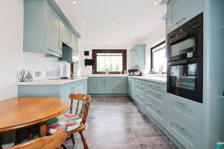 4 bedroom Detached house for sale in Leicester Road, Ashby-De-La-Zouch, LE65
