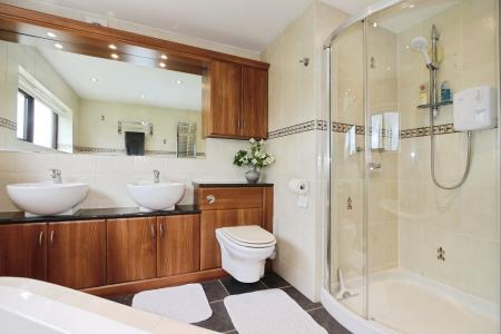 4 bedroom Detached house for sale in Leicester Road, Ashby-De-La-Zouch, LE65