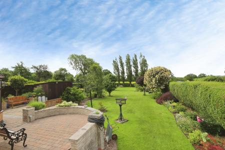 4 bedroom Detached house for sale in Leicester Road, Ashby-De-La-Zouch, LE65