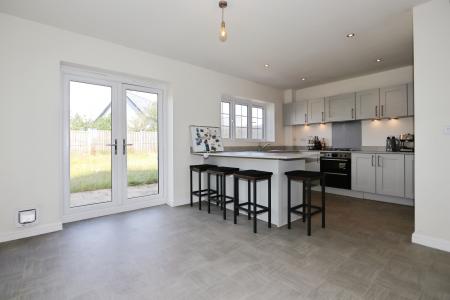 5 bedroom Detached house for sale in Redfern Road, Oakthorpe, DE12