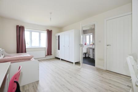 5 bedroom Detached house for sale in Redfern Road, Oakthorpe, DE12