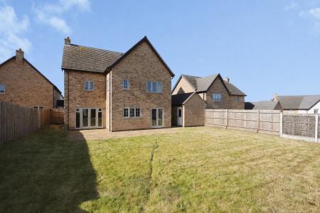 5 bedroom Detached house for sale in Redfern Road, Oakthorpe, DE12