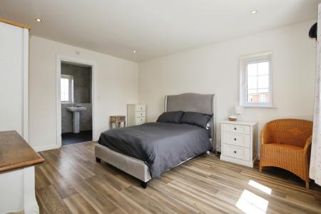 5 bedroom Detached house for sale in Redfern Road, Oakthorpe, DE12