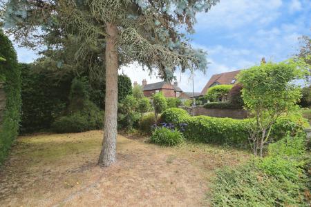 3 bedroom Cottage for sale in Ashby Road, Ticknall, DE73
